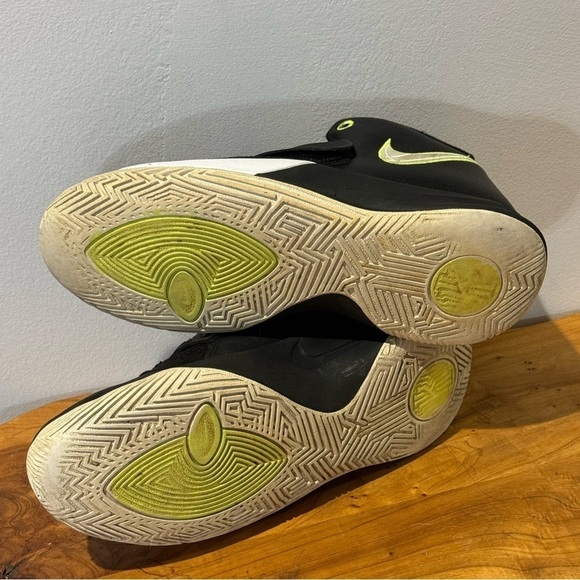 Nike Kyrie FlyTrap Sneakers Basketball Running Shoes Black Lace Up Youth Boy 7Y - Picture 6 of 8